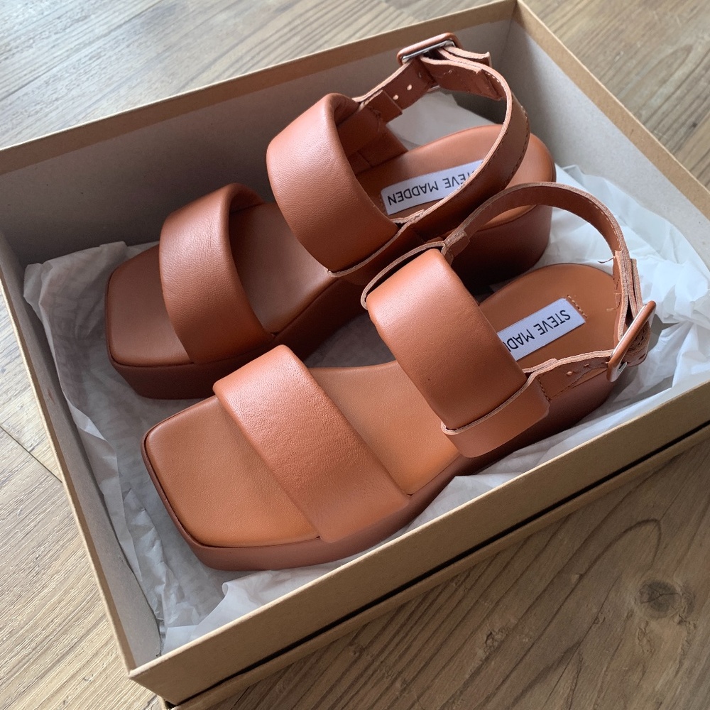 Brand New Steve Madden Brown Marra Wedges Size 6